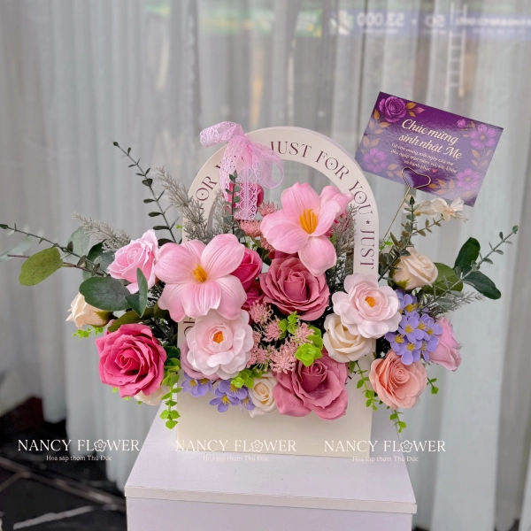 Giỏ hoa sáp thơm chúc mừng sinh nhật