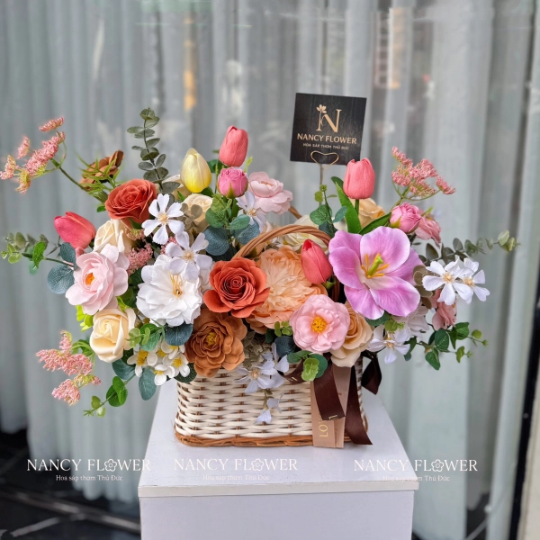Giỏ hoa sáp thơm để bàn