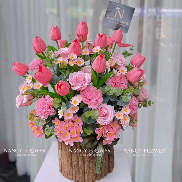 Giỏ hoa sáp thơm để bàn hồng đẹp