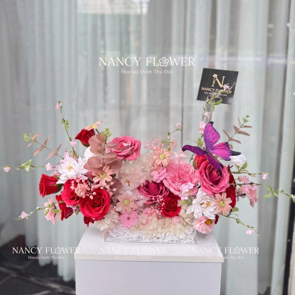 Giỏ hoa sáp để bàn